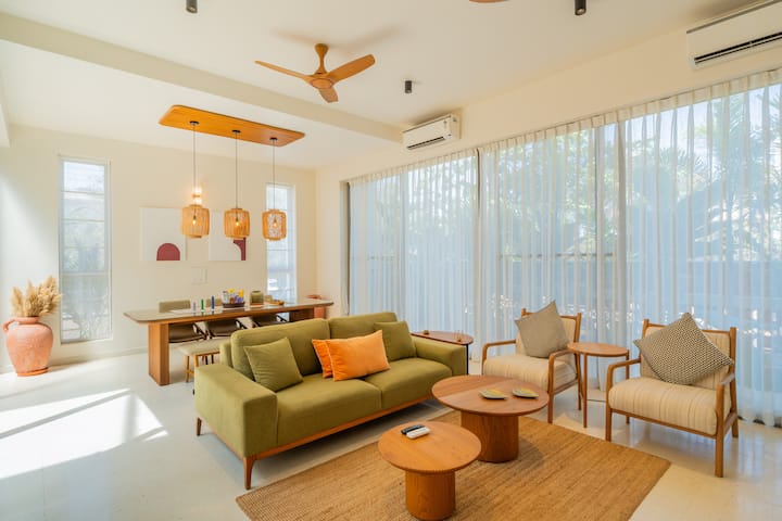 Living room image 6