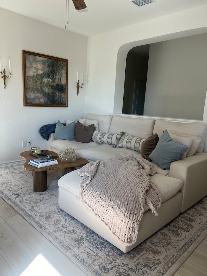 Cozy Beige Home - Universal City, TX