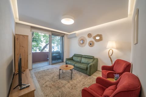 Top performing Airbnb: Martin di Cattaro-Cosy Retreat Steps from Old Town in Škaljari