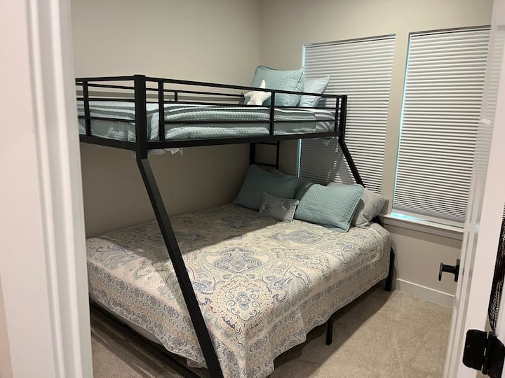 Soltero sobre queen.