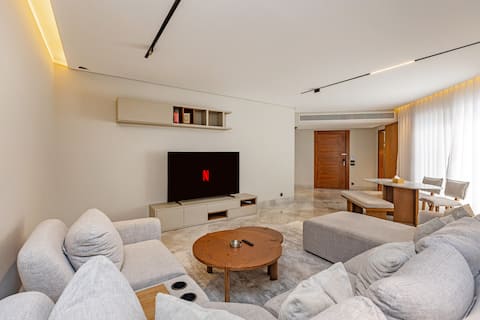 Stylish 2-Bedroom Apartment | Silver Palm