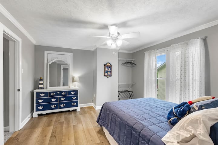 Queen bedrooms upstairs