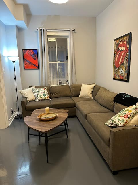 Top Airbnb: Leslieville Toronto Airbnb - Whole House in Toronto—Danforth