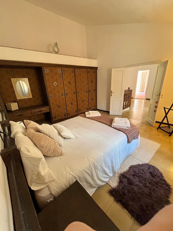 Schlafzimmer 1