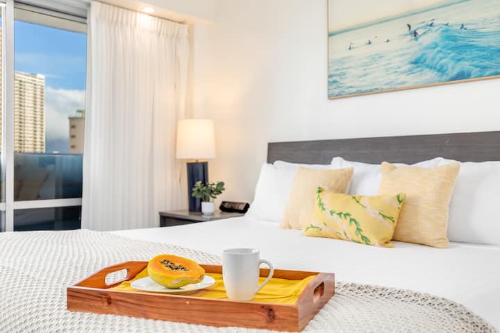 Fully Remodeled Condo At Ilikai Hotel By The Beach - Hawaii