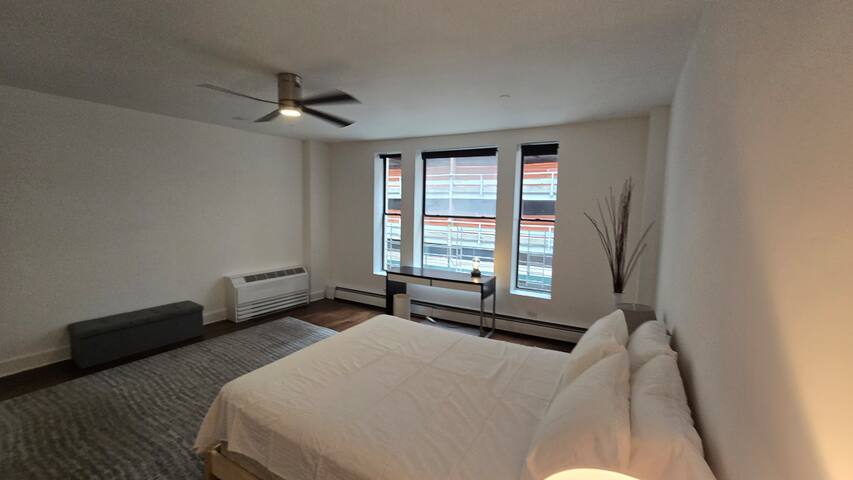 LUX Spacious Elevator Fullfloor apt gallery image 4