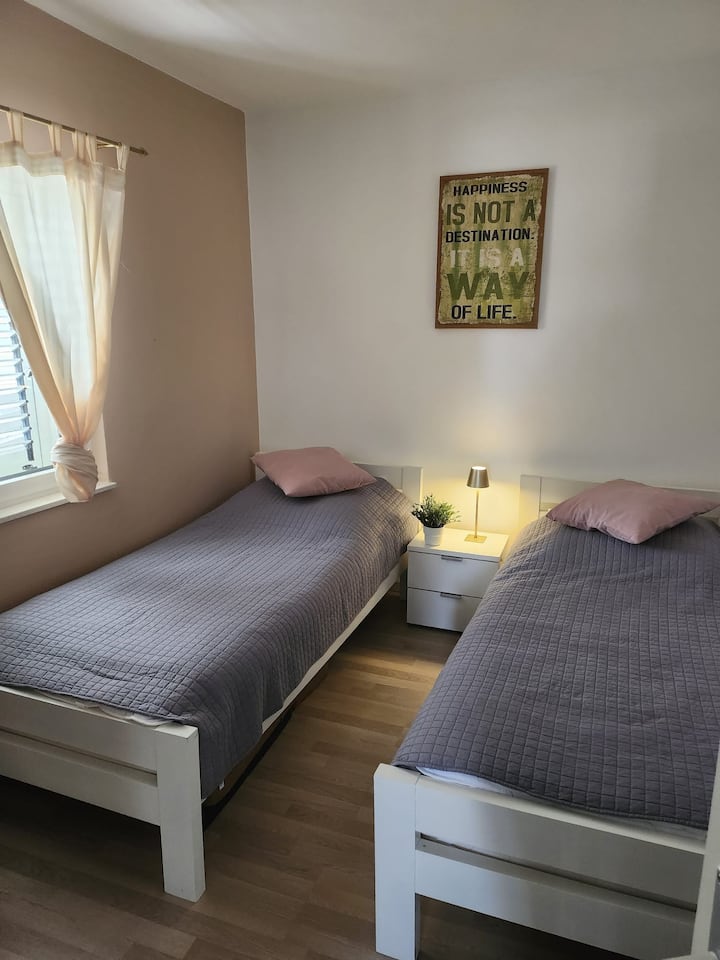 საძინებელი 4