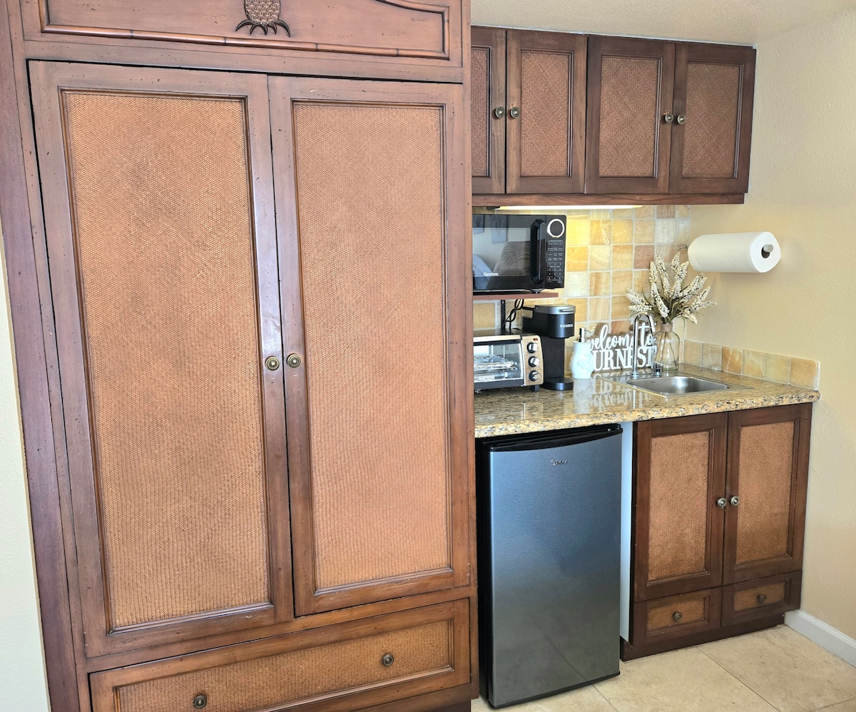 Top performing Airbnb: Ocean, Pool & Courtyard View Condo - corner unit in Wailua