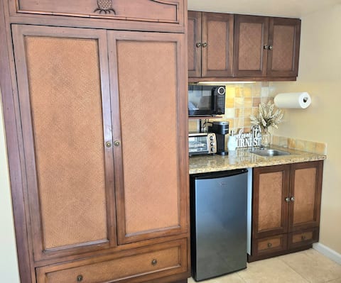 Top performing Airbnb: Ocean, Pool & Courtyard View Condo - corner unit in Wailua