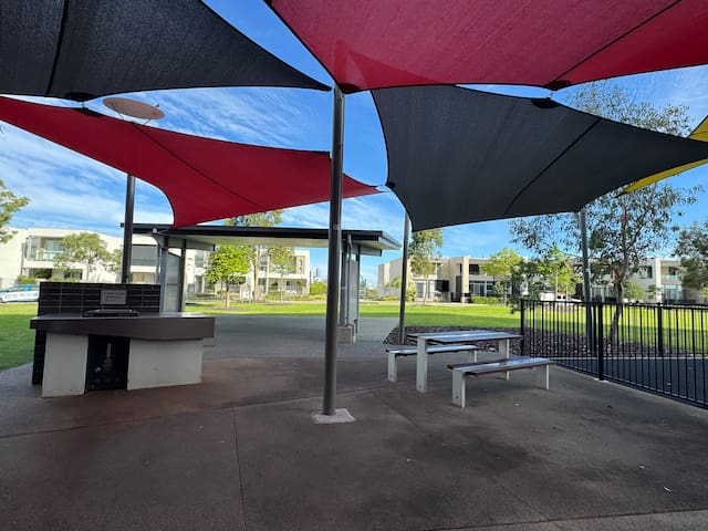 Modern Burswood Getaway near Optus Stadium gallery image 4