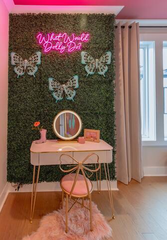 Dolly’s Pink Palace: Rooftop Deck gallery image 3