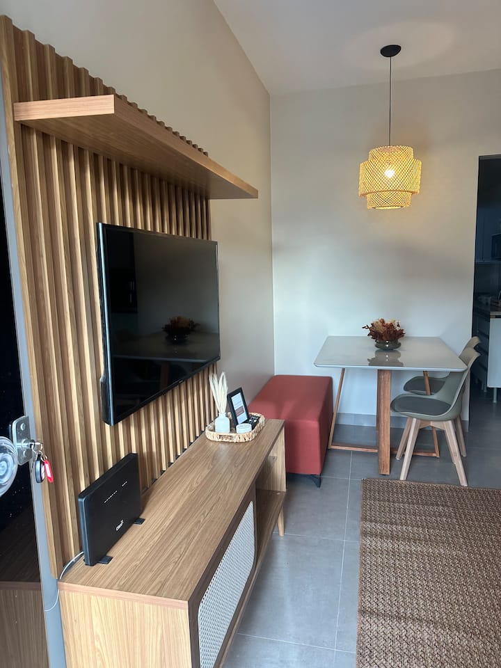 Entire 2-Bedroom Apartment with Air Conditioning + Wi-Fi | Downtown |