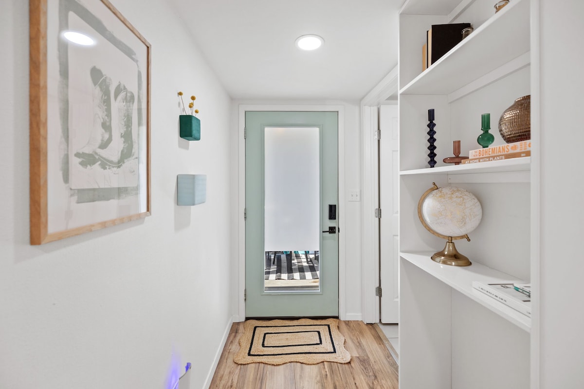 East 4th St Bungalow – Walkable