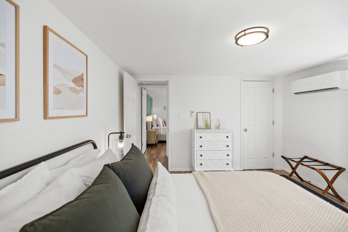East 4th St Bungalow – Walkable
