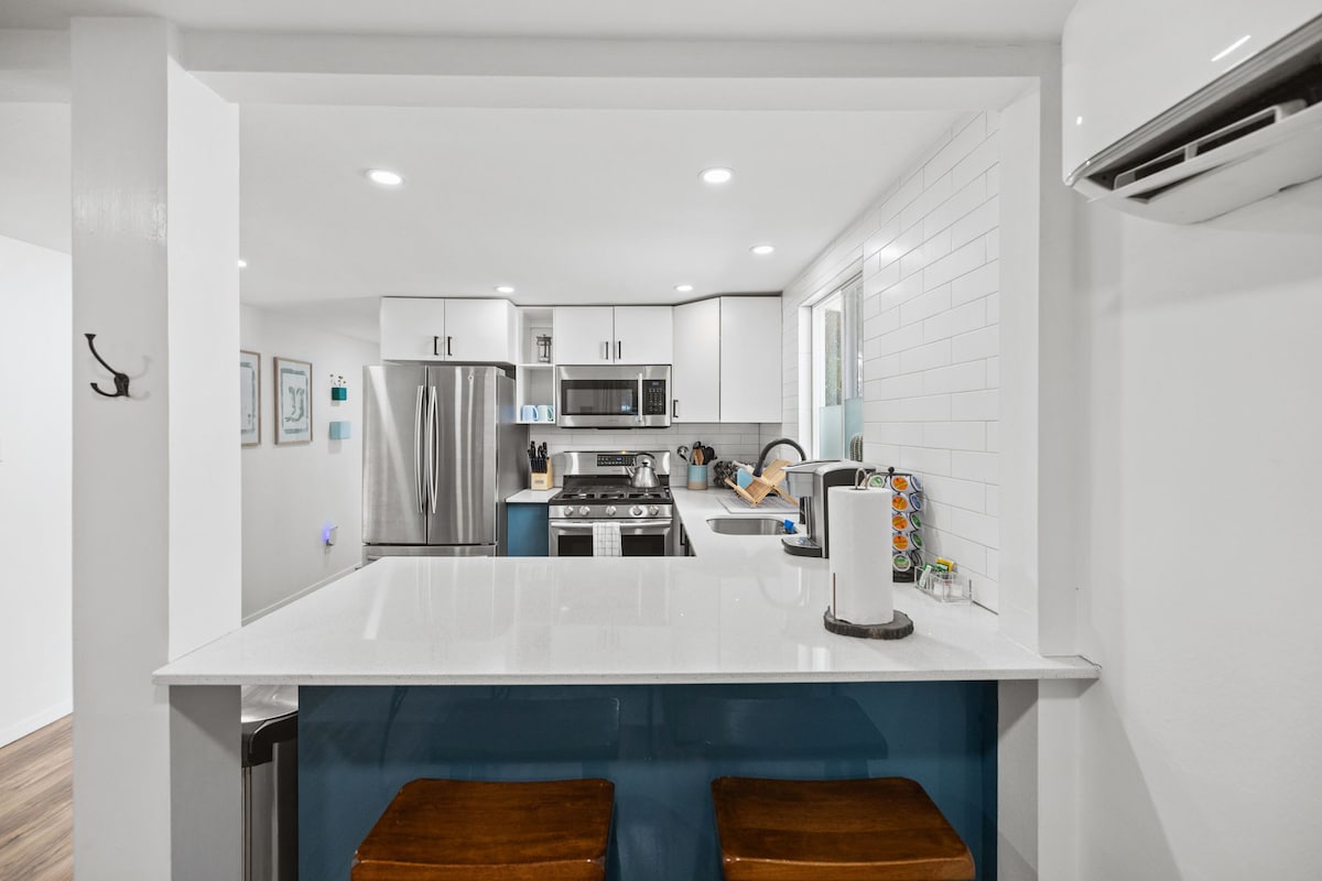 East 4th St Bungalow – Walkable