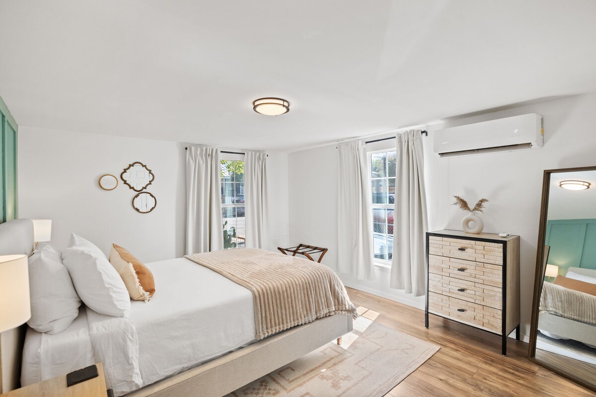 East 4th St Bungalow – Walkable