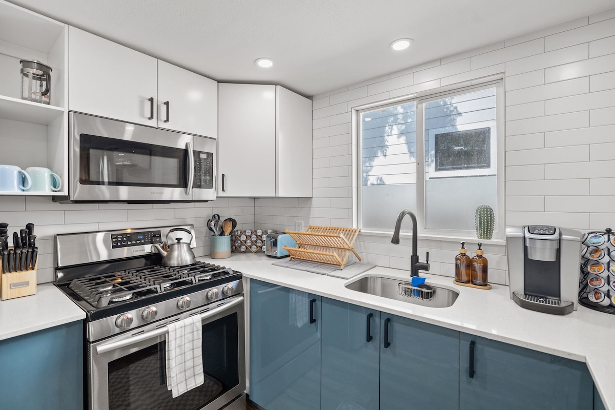 East 4th St Bungalow – Walkable