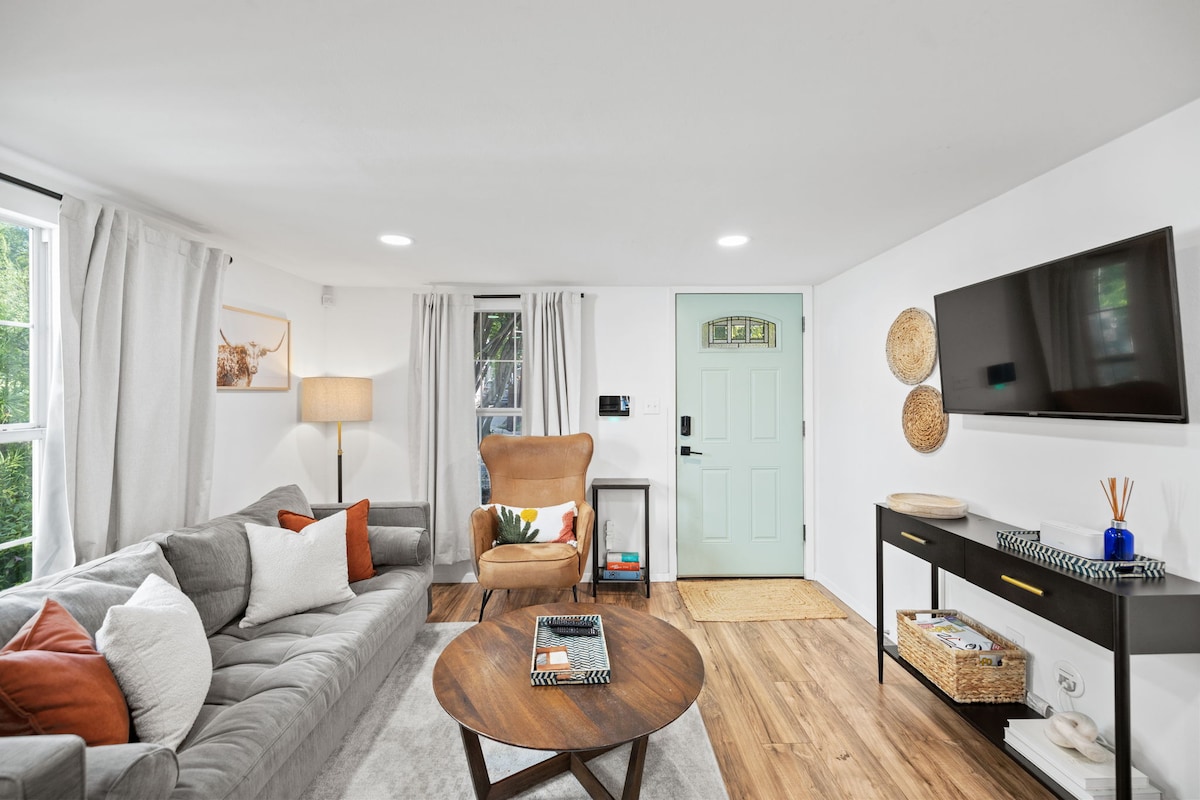 East 4th St Bungalow – Walkable