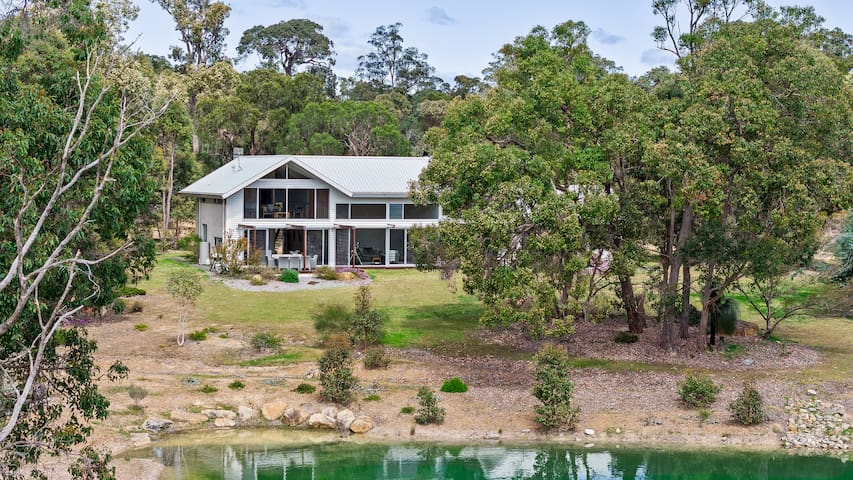 Hundred Acre Woodland Retreat