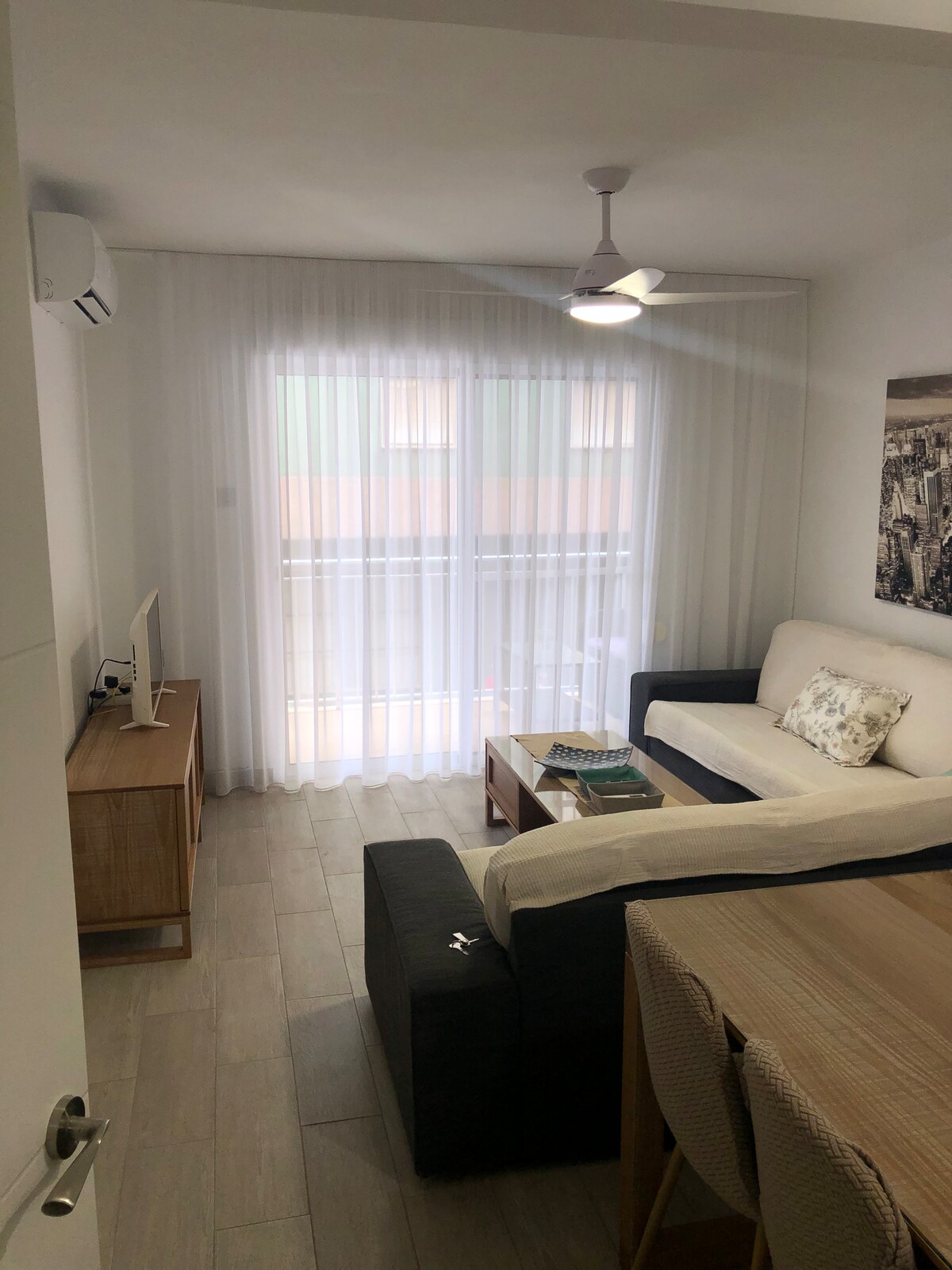 Anuncio de Airbnb popular: Apartment with ocean views. El Perello, Valencia en Sueca