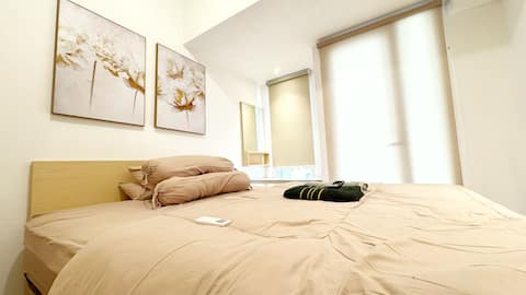 Modern minimalist room at Pik with Netflix