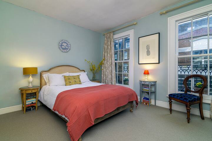 Charming House with Garden near Camden Town