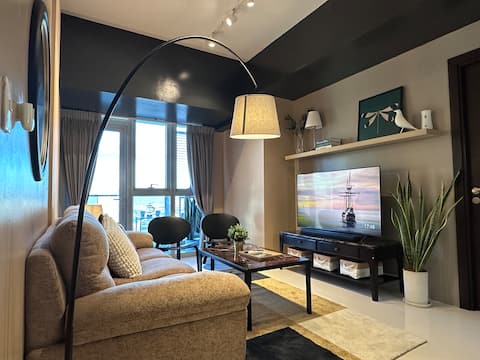 4BR APT Spacious & Modern @ Uptown Parksuites2 BGC