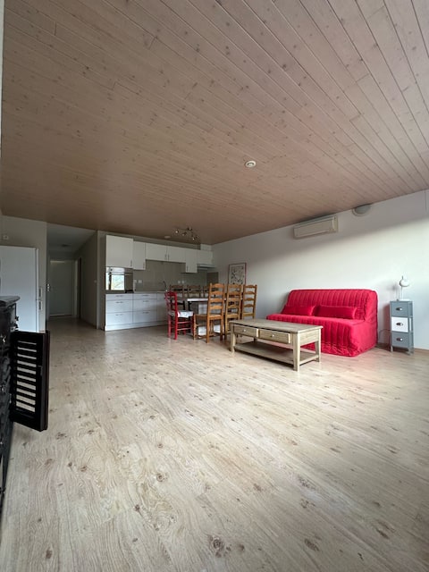Independent 4-room apartment