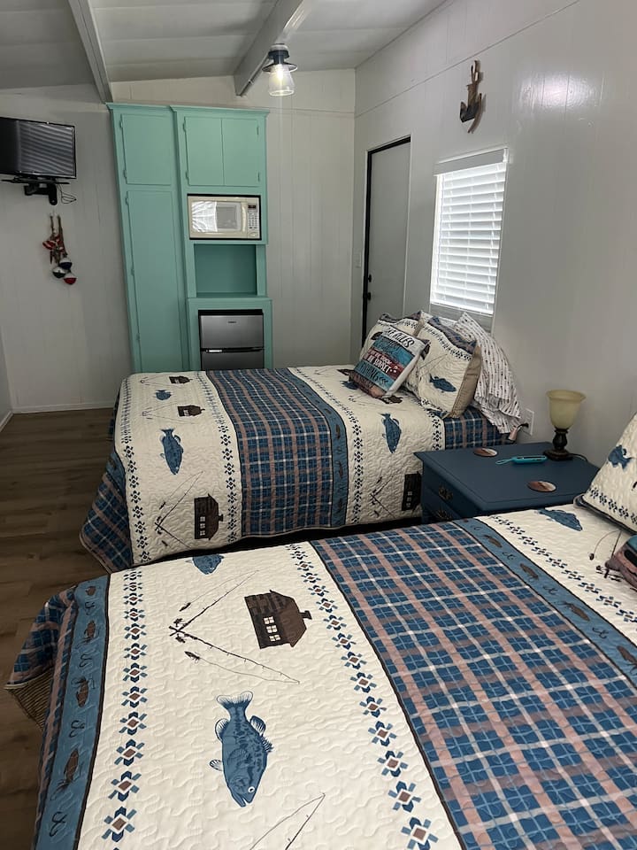 Big John's Master Bait & Lodging - 3 Cabins - Round Top, TX