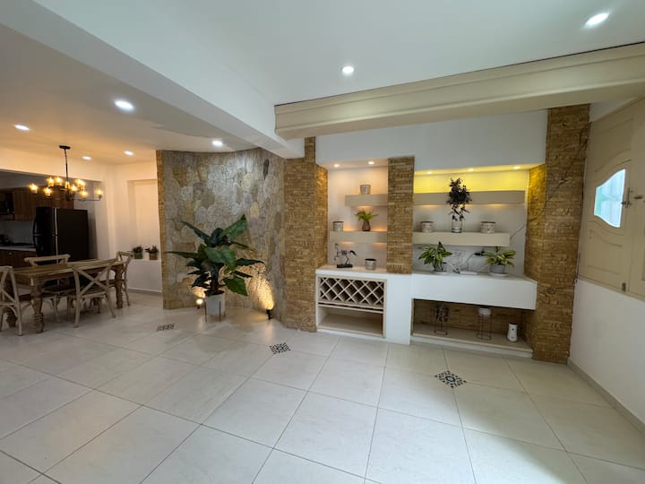 Spacious & Modern Apartment Near The Park - Jardín