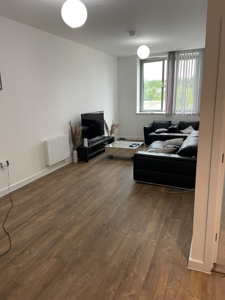 New Luxury Apartment - Brentwood