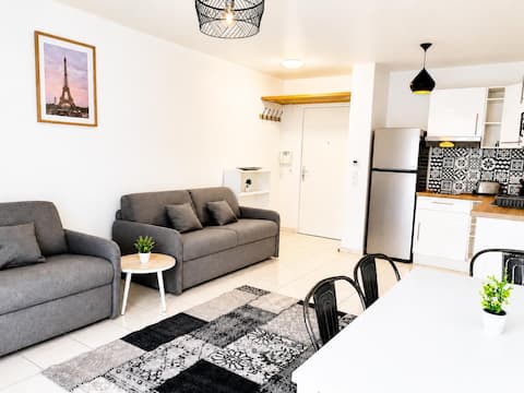 Propriété Airbnb réussie: 7 minutes from Disneyland by car & 15 by bus! à Montévrain
