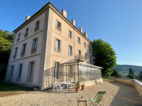 Live the 1850 experience!