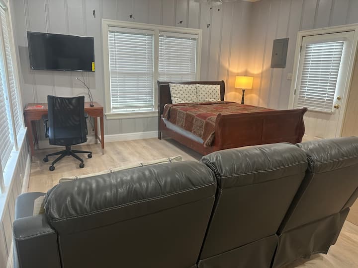 One Bedroom Country House - Harlingen, TX