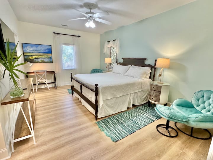 King bed master ensuite #1 on the main floor