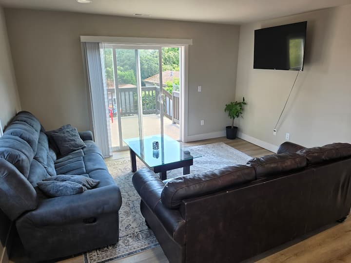 Cozy 2br Near Airport W/ Free Parking & Yard - Burien, WA