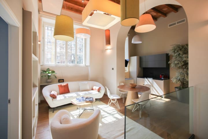 Stylish 2BR/2BA duplex apartment in City Center