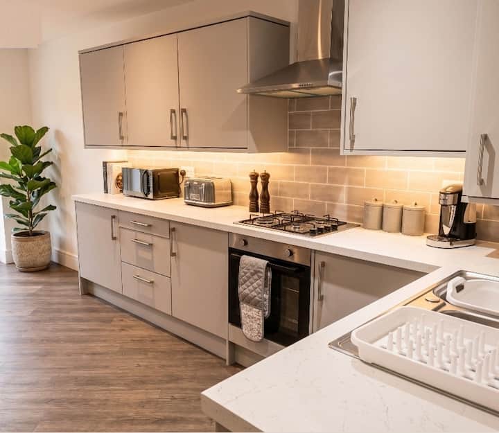 2 Bed, Sleeps 4, Pet Friendly, Free Parking - Rotherham, UK