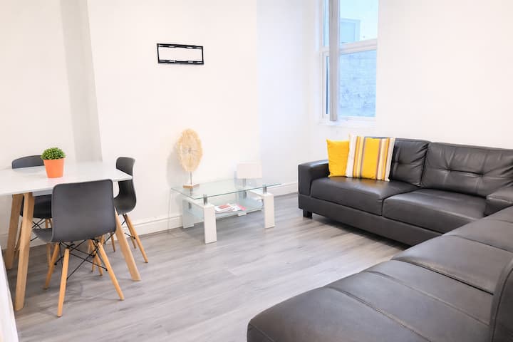 Amazing Double Room In Shared House At Hawthorne - Liverpool