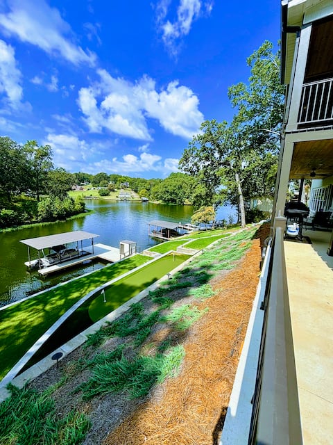 "Villa La Vida" w/ Boat Rental & Putting Green