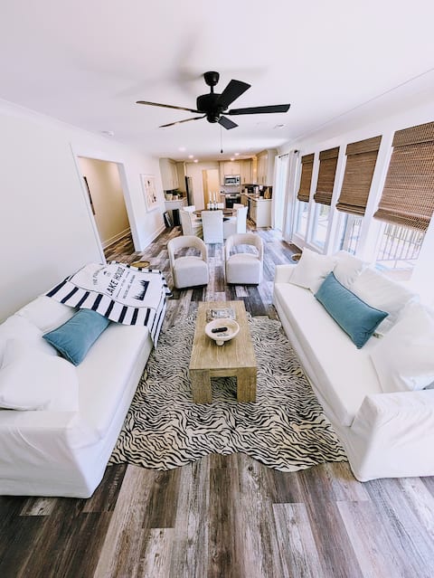 "Villa La Vida" w/ Boat Rental & Putting Green