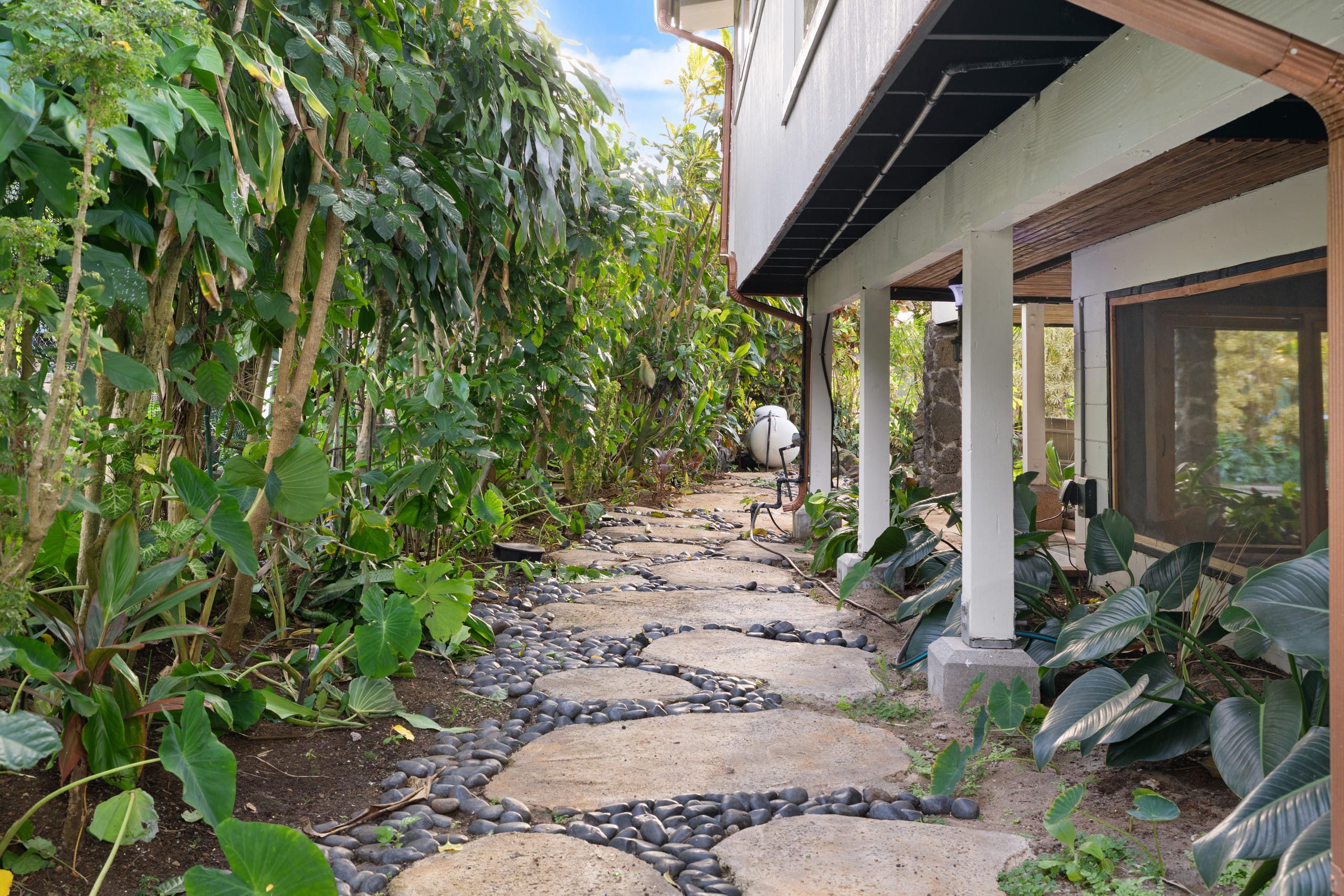 Home in Hanalei · ★5.0 · 5 bedrooms · 5 beds · 4 baths - Image 92