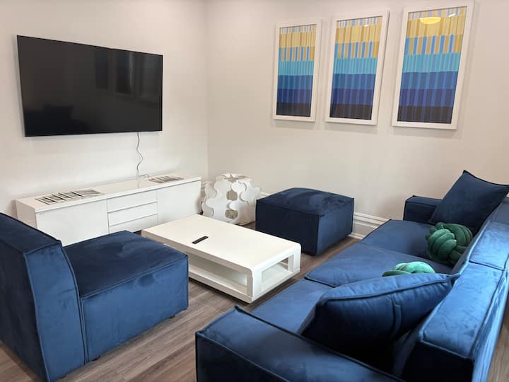 Modern 2br Retreat Near Downtown & Stadium - Milwaukee, WI