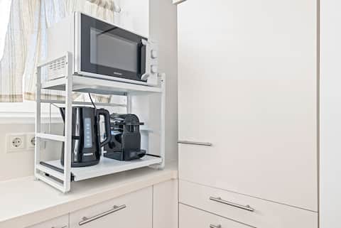 Top Airbnb: Stylish & Central 2BR Apartment with Balcony in Alsergrund