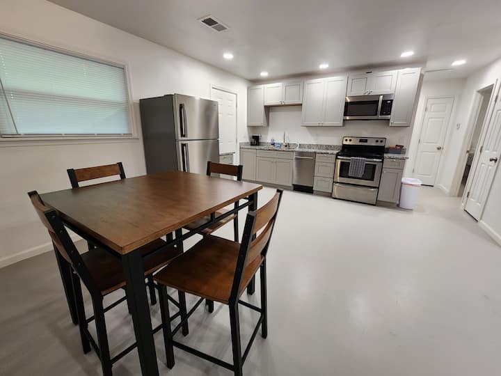 Minimalist Midterm 2bdr @ Timberline Flats - Memphis, TN