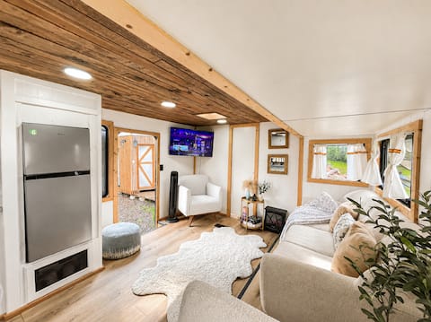 Top Airbnb: Luxury Camper | Private Jacuzzi and Movie Theater in Amealco De Bonfil