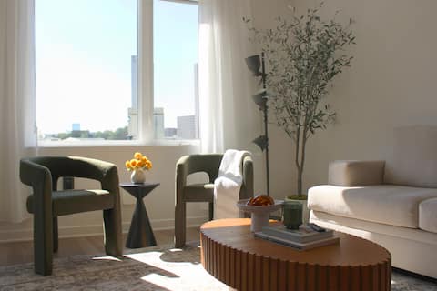 Top performing Airbnb: Valencia | Modern Luxury 1BD 1BA w/Amenities in Irvine