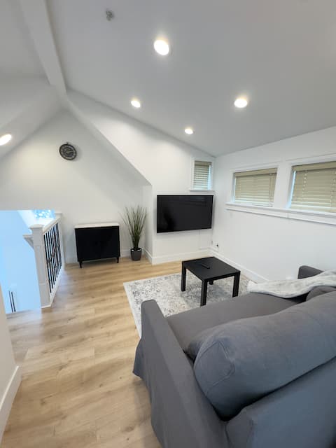Popular Airbnb listing: Guest House in Vancouver in Sunset