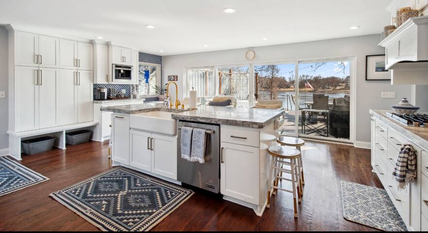 Riverfront Serenity (close to FUN) gallery image 4