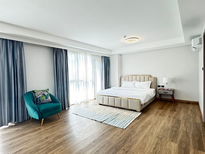 The one condo Chiang Mai No. 1 luxury 110 sqm super large two bedrooms, super swimming pool, walk…